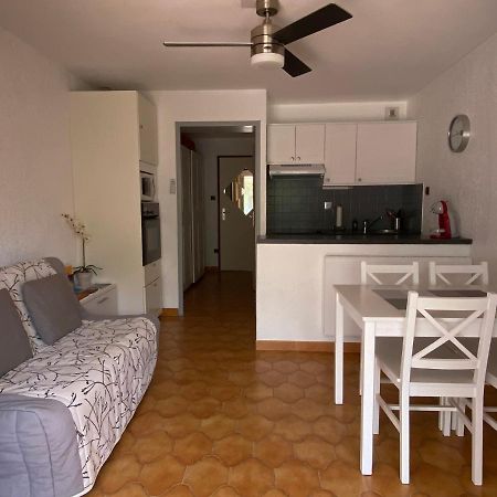 Les Locations Cinaureva « L'Argentiere » Apartment Ла Лонд-ле-Мор Екстериор снимка