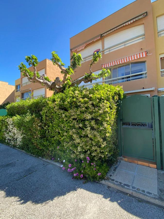 Les Locations Cinaureva « L'Argentiere » Apartment Ла Лонд-ле-Мор Екстериор снимка