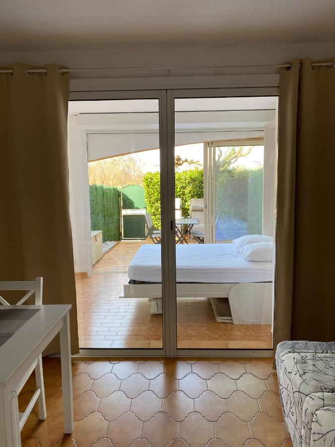 Les Locations Cinaureva « L'Argentiere » Apartment Ла Лонд-ле-Мор Екстериор снимка
