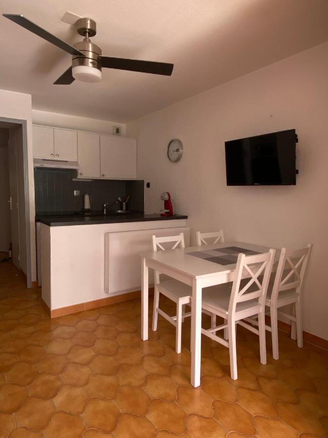 Les Locations Cinaureva « L'Argentiere » Apartment Ла Лонд-ле-Мор Екстериор снимка